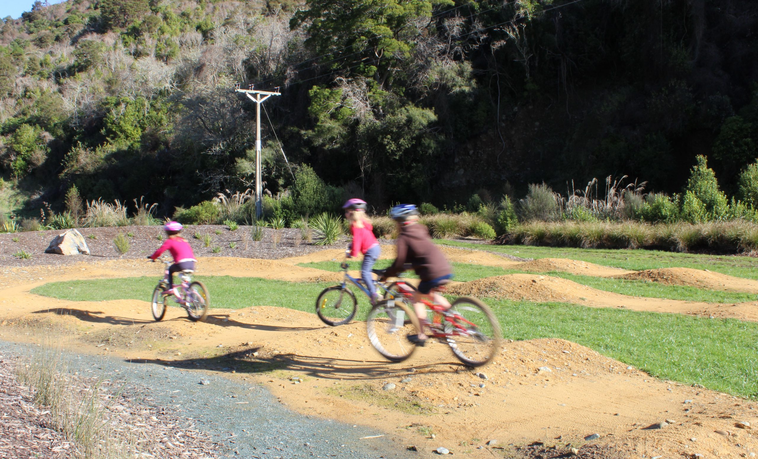 Follow the leader-Riding with kids