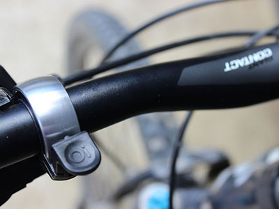 Knog Oi bike goRide Hand Painted Bell - thumb trigger set up. goRide